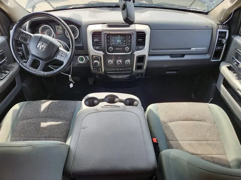 2016 RAM 1500 SLT  