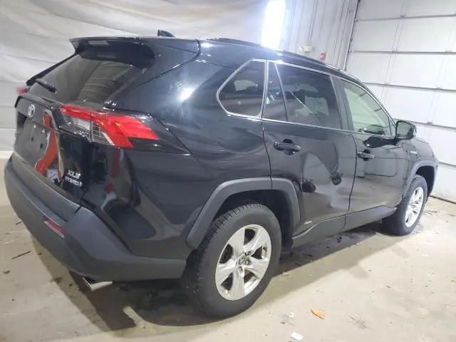 2021 TOYOTA RAV4 XLE  