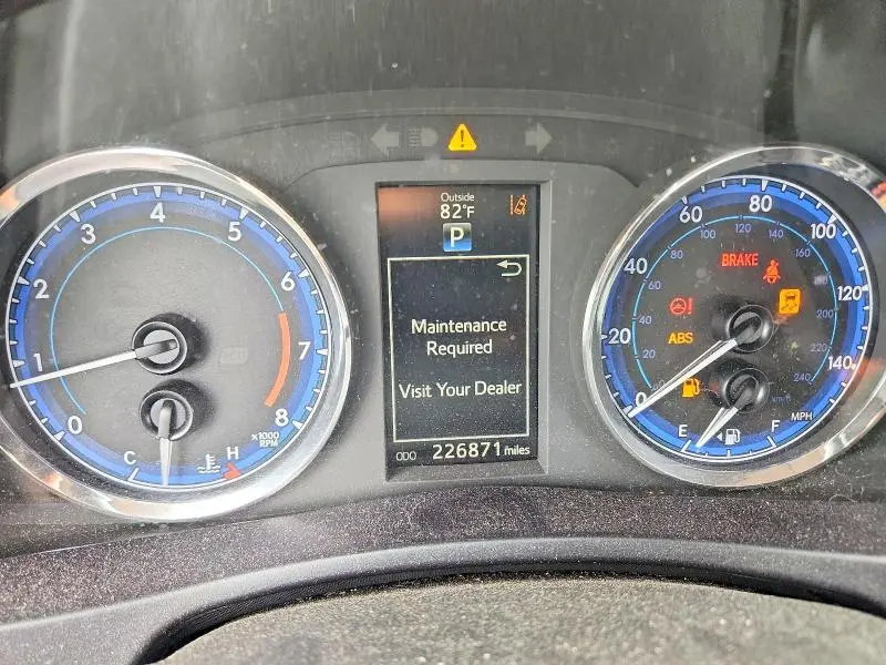 2018 TOYOTA COROLLA SE  