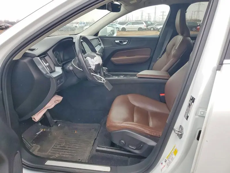 2020 VOLVO XC60 T5 MOMENTUM  
