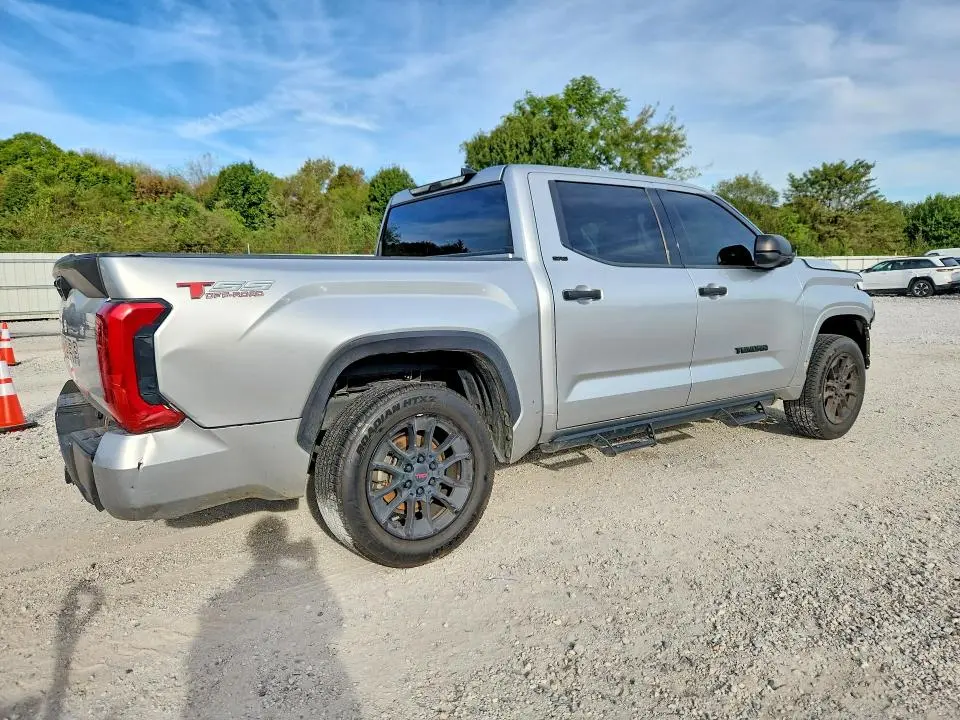 2022 TOYOTA TUNDRA SR5  