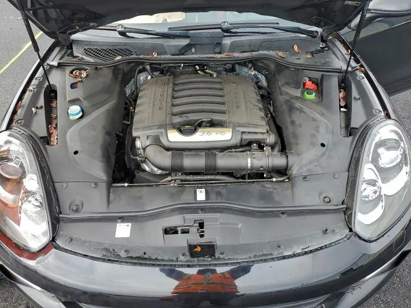 2017 PORSCHE CAYENNE   