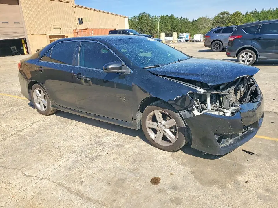 2014 TOYOTA CAMRY SE  
