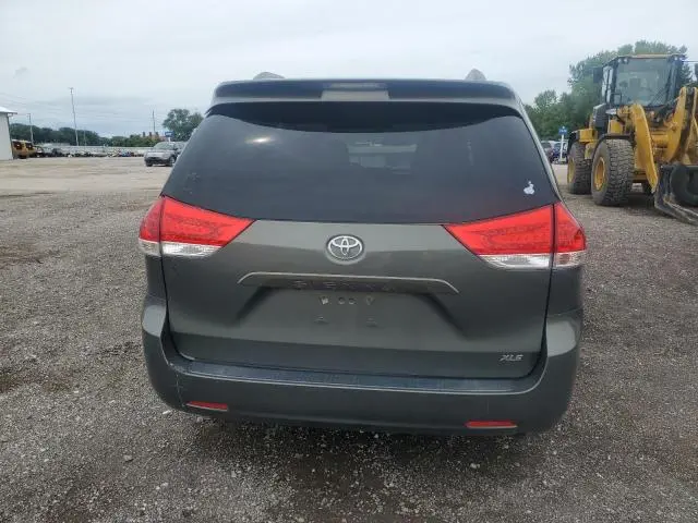 2013 TOYOTA SIENNA XLE  
