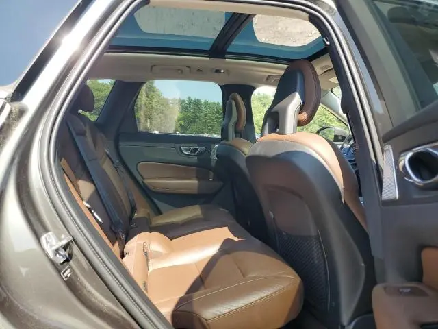 2018 VOLVO XC60 T6  