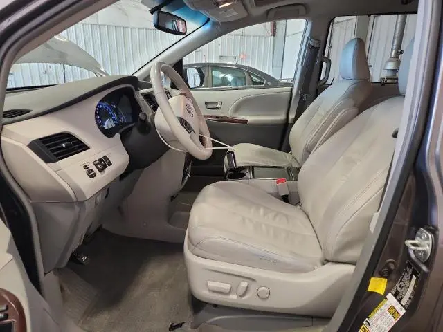 2012 TOYOTA SIENNA XLE  