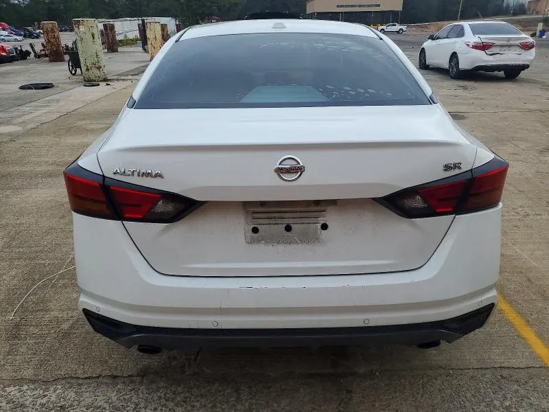 2021 NISSAN ALTIMA SR  