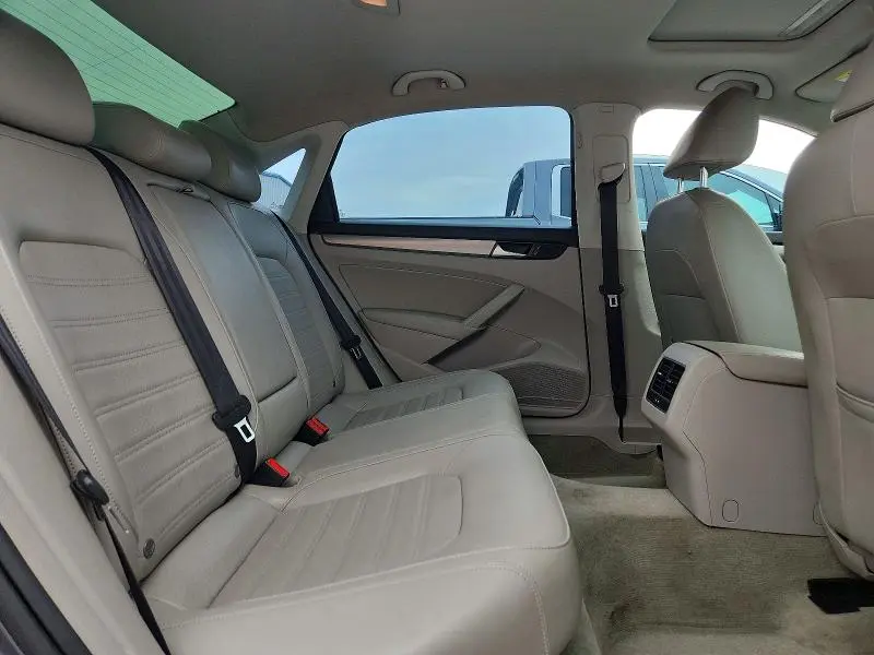 2015 VOLKSWAGEN PASSAT SE  