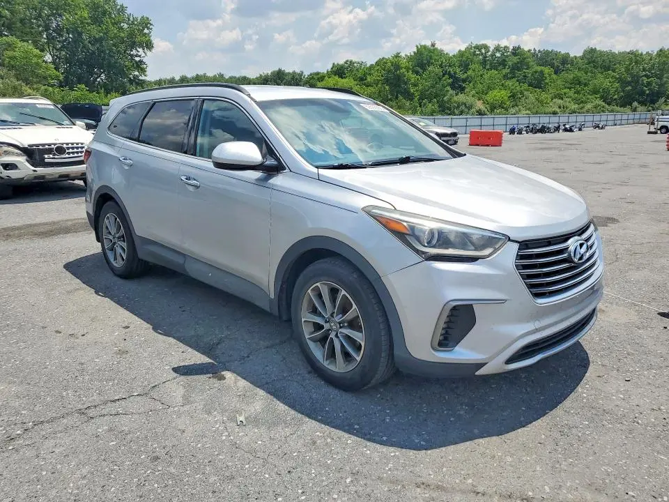 2017 HYUNDAI SANTA FE SE  