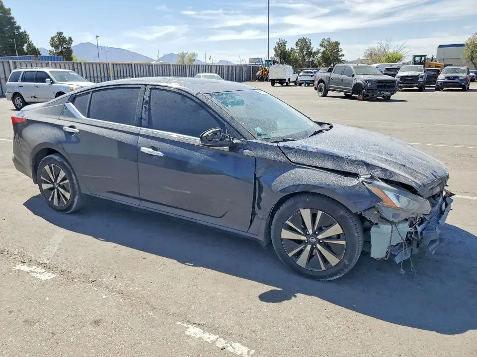 2022 NISSAN ALTIMA SL  