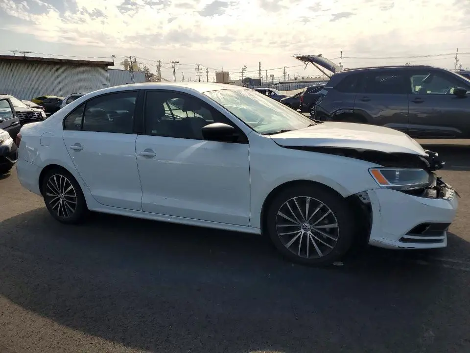 2016 VOLKSWAGEN JETTA SPORT  
