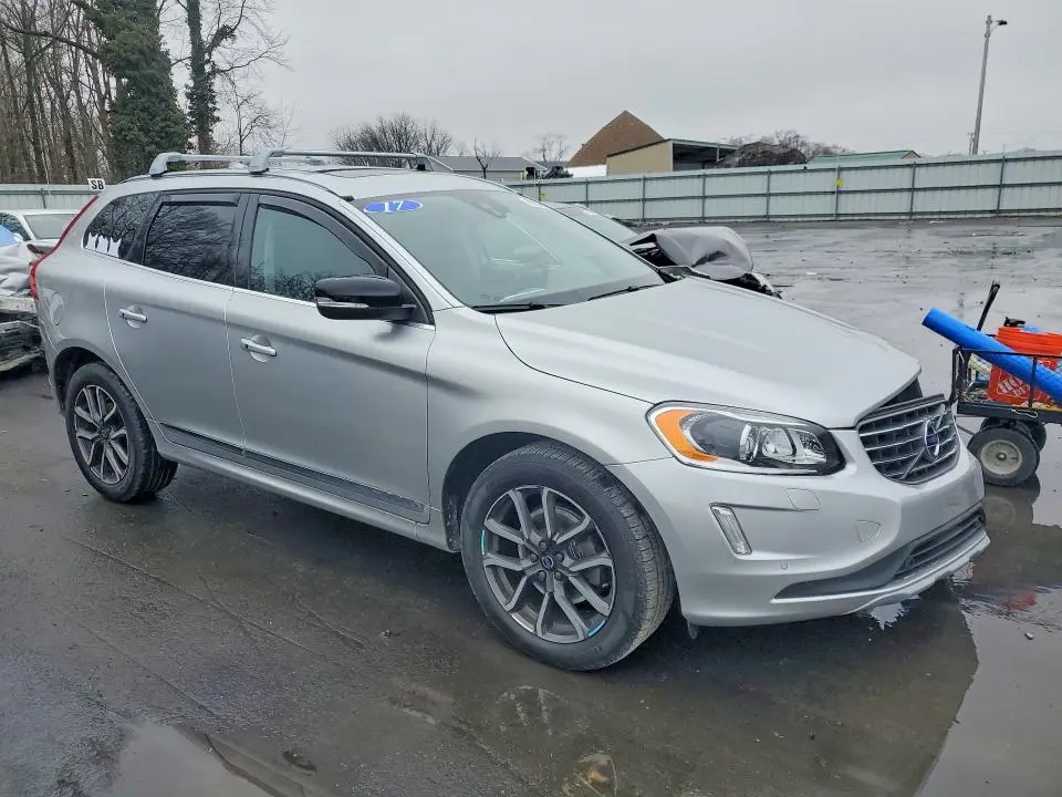 2017 VOLVO XC60 T6 DYNAMIC  