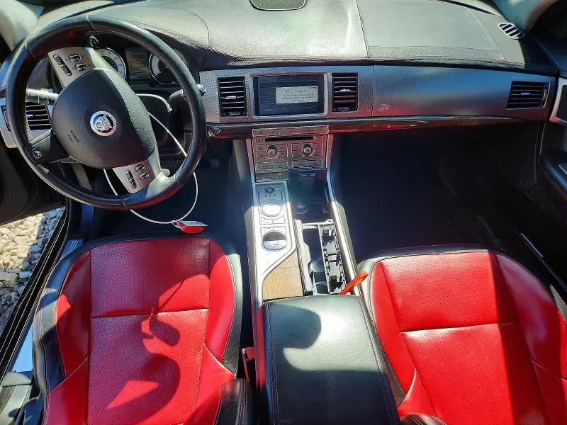 2010 JAGUAR XF R  
