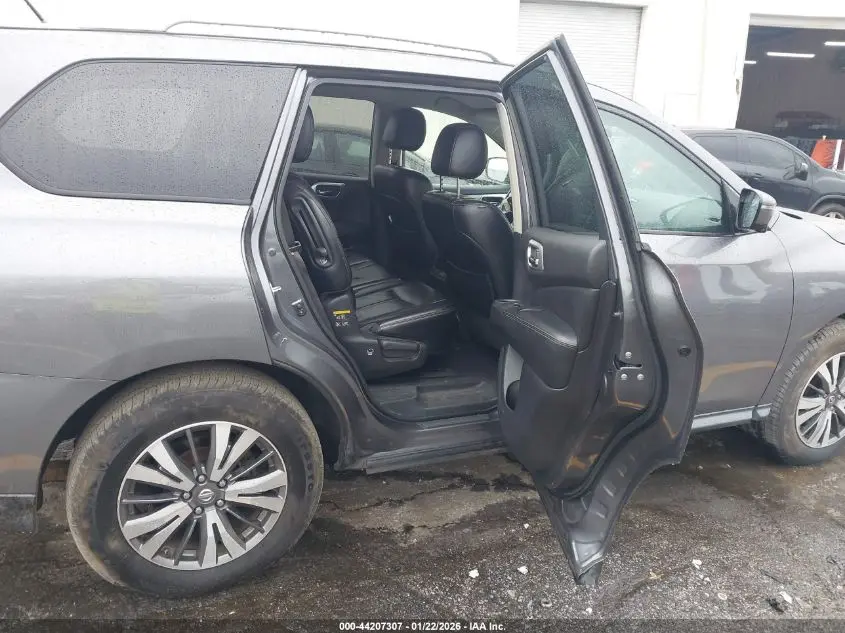 2017 NISSAN PATHFINDER SL