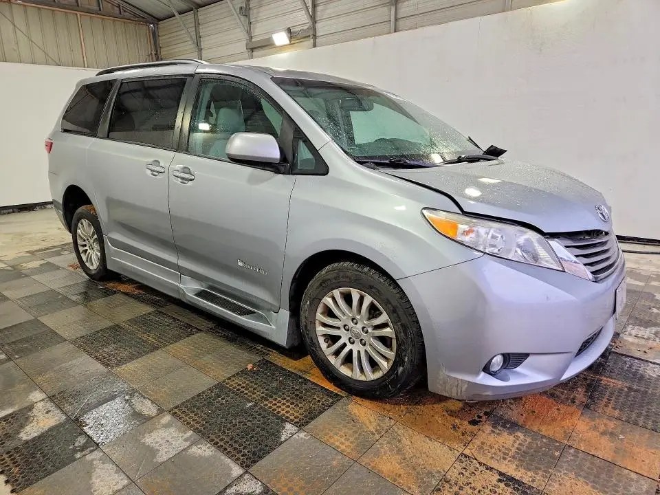 2016 TOYOTA SIENNA XLE 8-PASSENGER  