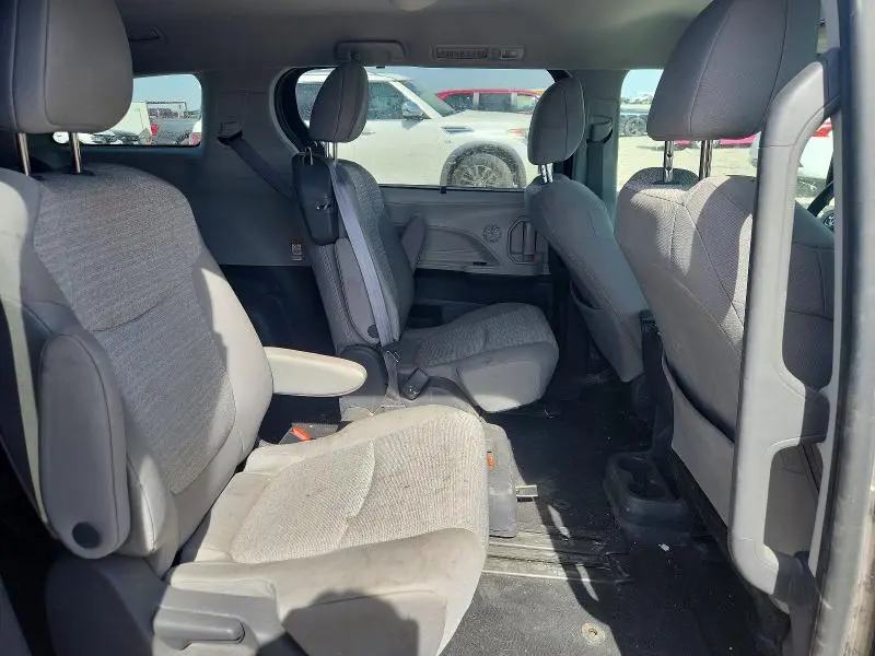 2021 TOYOTA SIENNA LE  