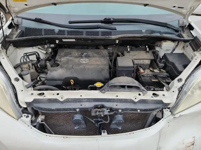 2011 TOYOTA SIENNA XLE  