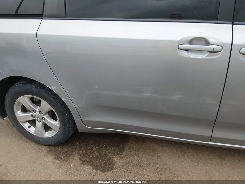 2012 TOYOTA SIENNA LE V6 8 PASSENGER