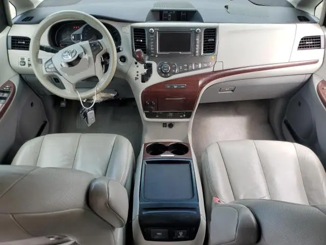 2011 TOYOTA SIENNA XLE  