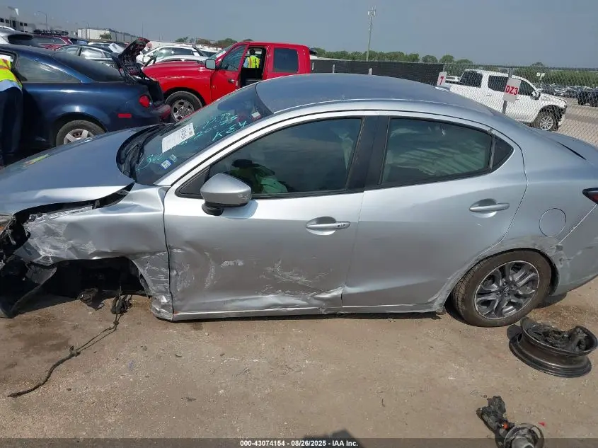 2019 TOYOTA YARIS LE