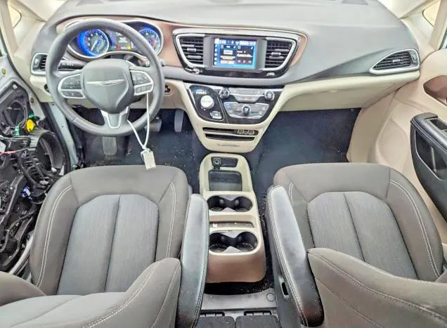2022 CHRYSLER VOYAGER LX  