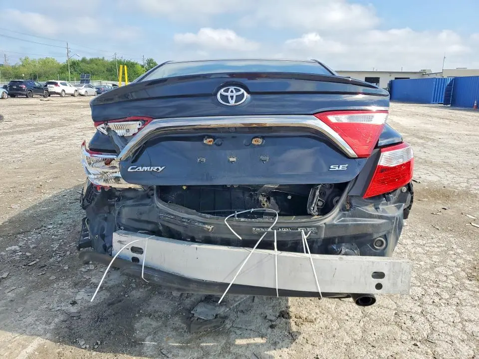 2016 TOYOTA CAMRY SE  