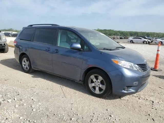 2014 TOYOTA SIENNA LE  