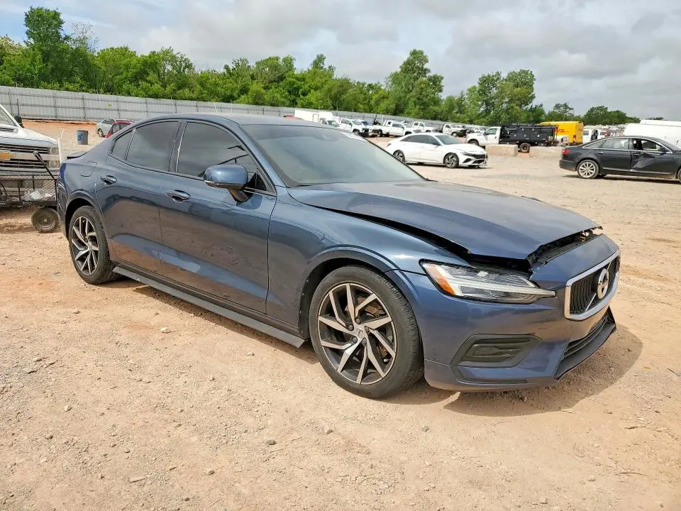 2020 VOLVO S60 T5 MOMENTUM  