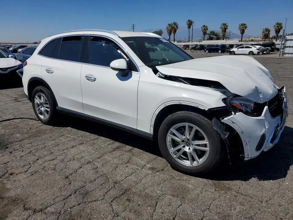 2025 MERCEDES-BENZ GLC 300  