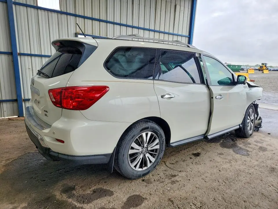 2017 NISSAN PATHFINDER SL  