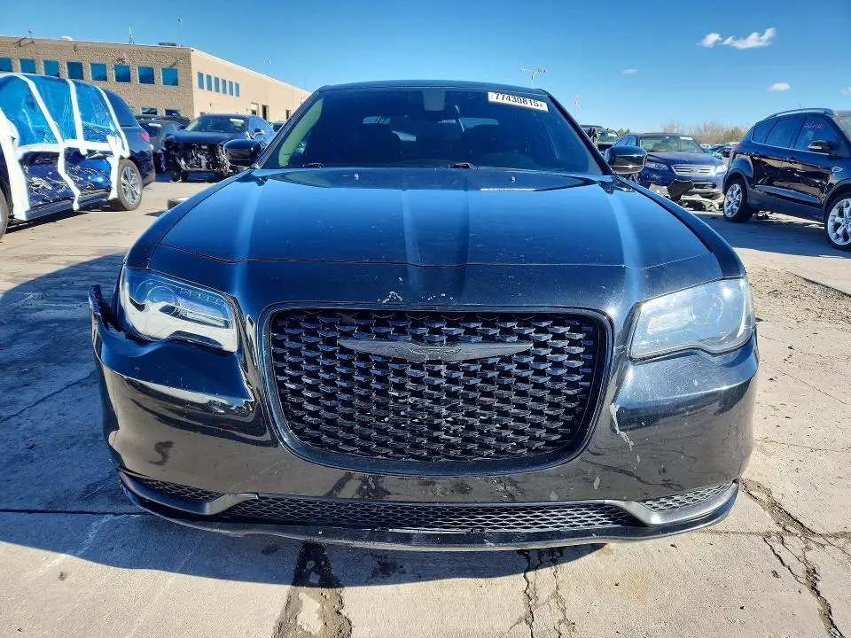 2016 CHRYSLER 300 LIMITED  