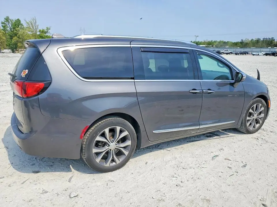 2017 CHRYSLER PACIFICA LIMITED  