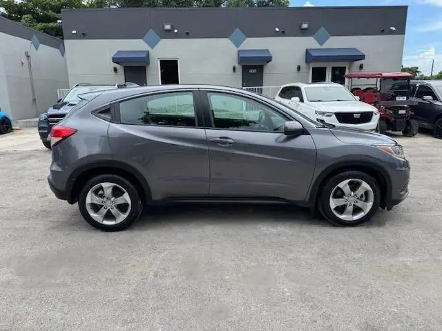 2022 HONDA HR-V LX  