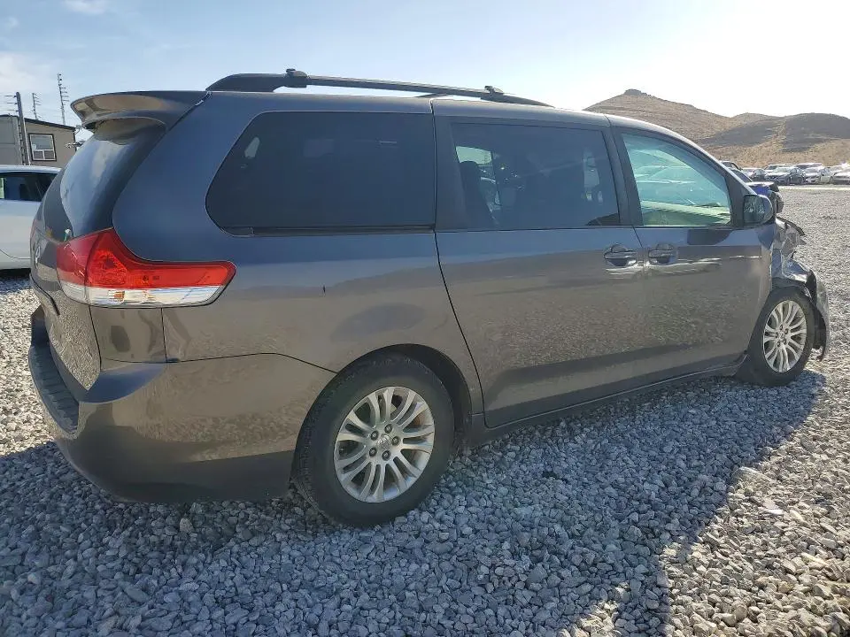 2011 TOYOTA SIENNA XLE 8-PASSENGER  