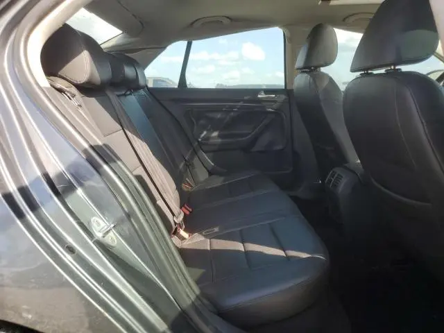 2010 VOLKSWAGEN JETTA SE  