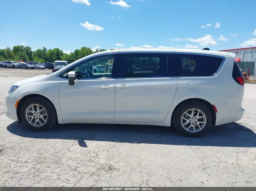 2022 CHRYSLER VOYAGER LX