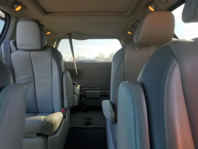 2013 TOYOTA SIENNA XLE  