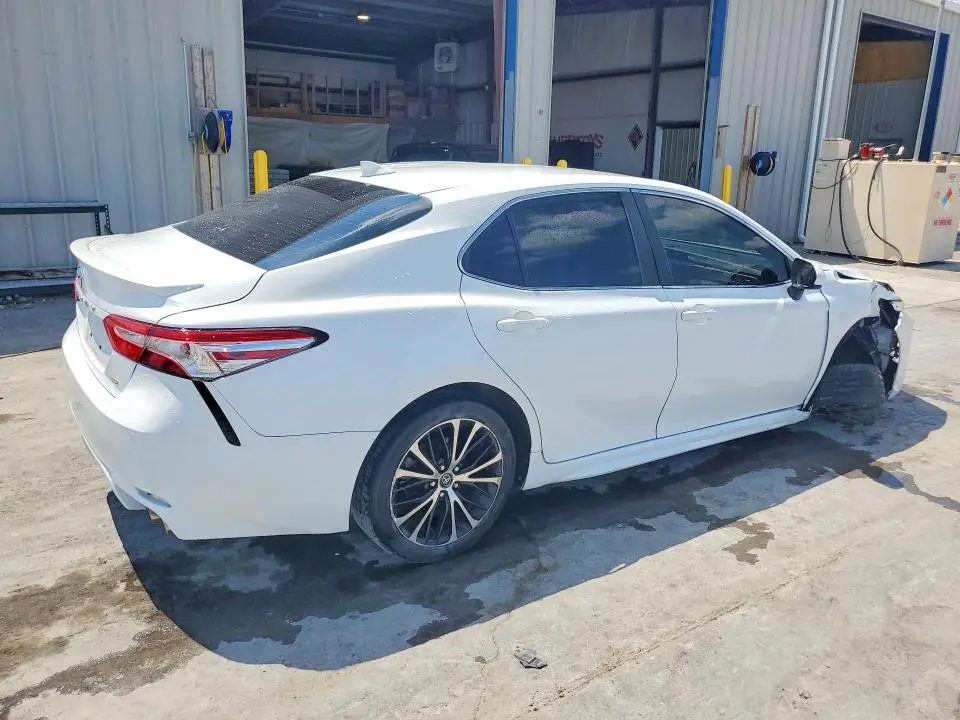 2019 TOYOTA CAMRY SE  