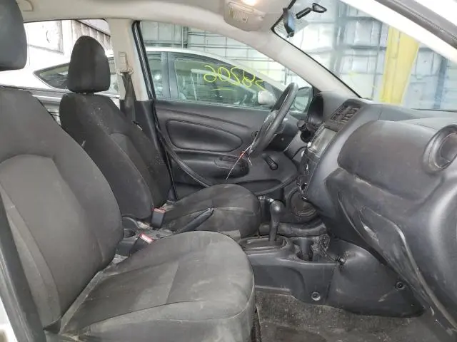 2019 NISSAN VERSA S