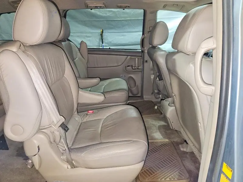 2010 TOYOTA SIENNA XLE  