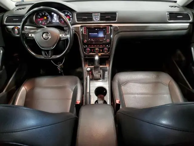 2017 VOLKSWAGEN PASSAT SE  