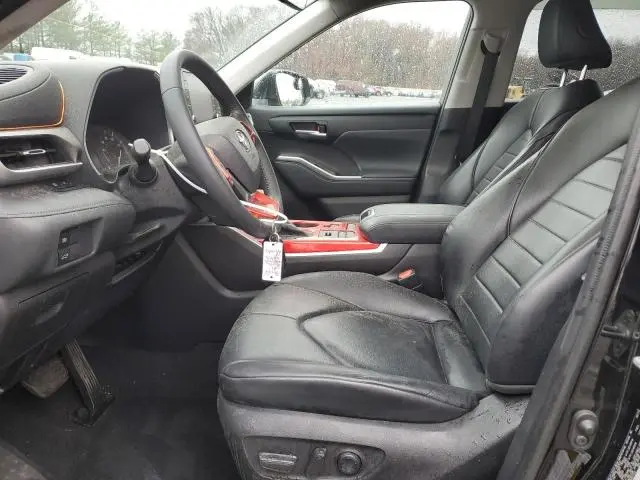 2021 TOYOTA HIGHLANDER XLE