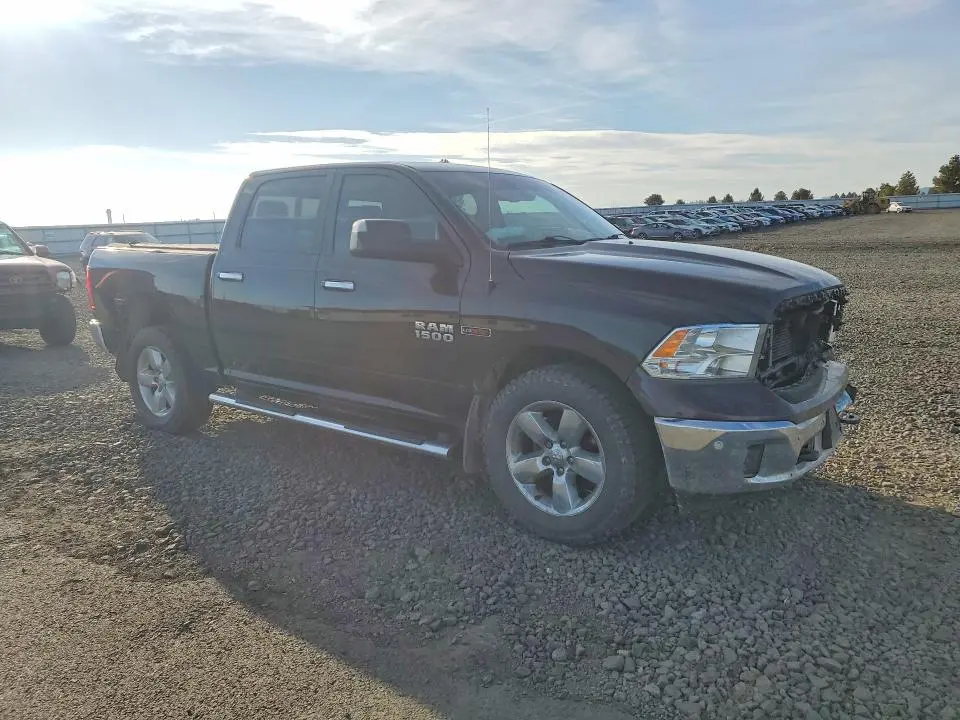 2016 RAM 1500 SLT  