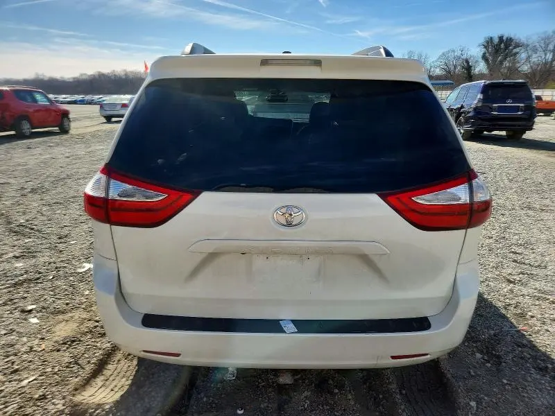 2017 TOYOTA SIENNA   
