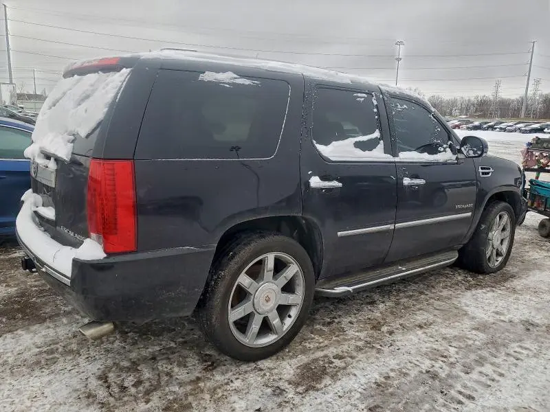2010 CADILLAC ESCALADE LUXURY  