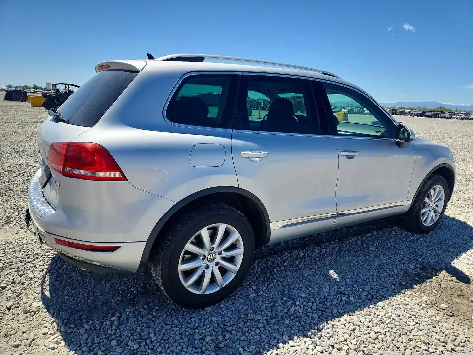 2013 VOLKSWAGEN TOUAREG V6  