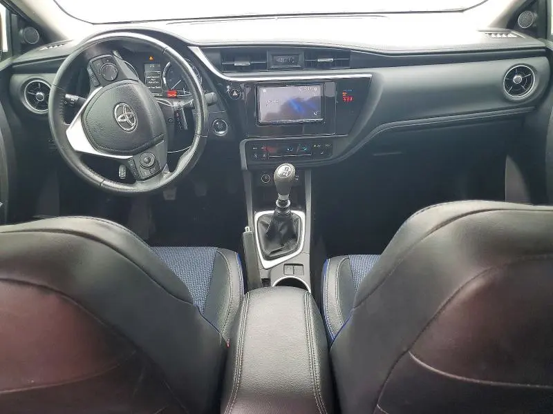 2018 TOYOTA COROLLA SE  