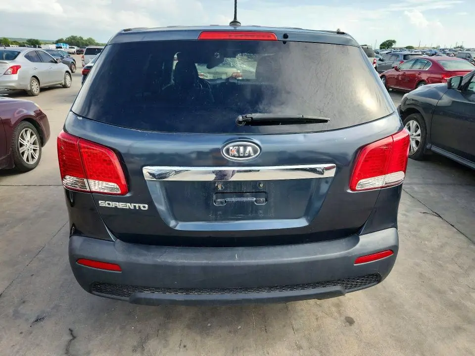 2011 KIA SORENTO LX  