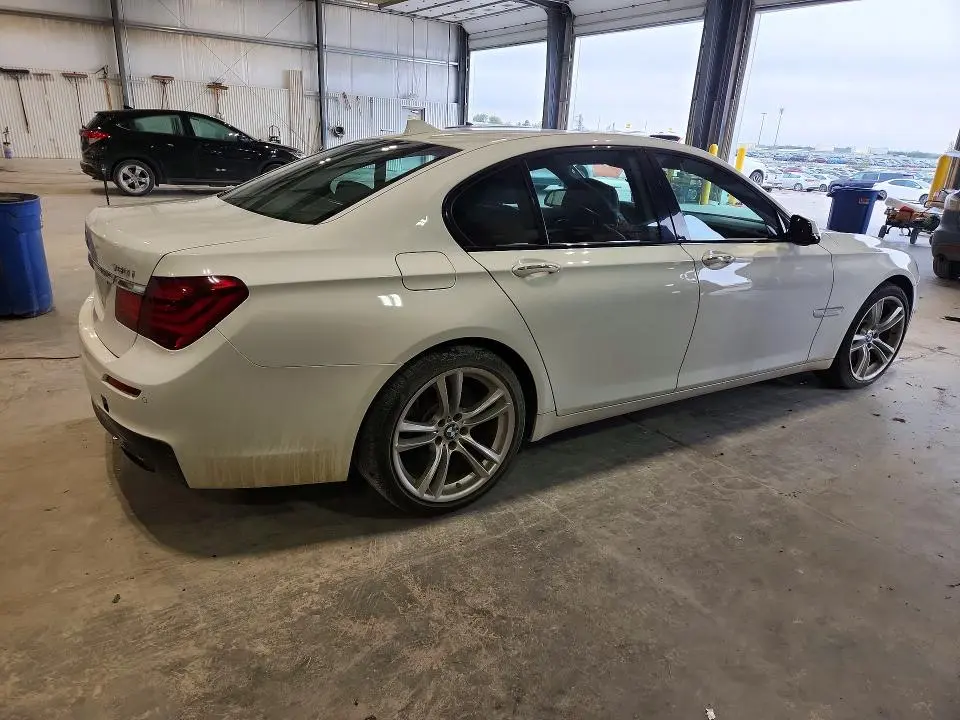 2013 BMW 750 XI  
