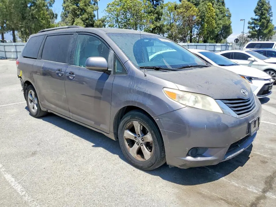 2011 TOYOTA SIENNA   